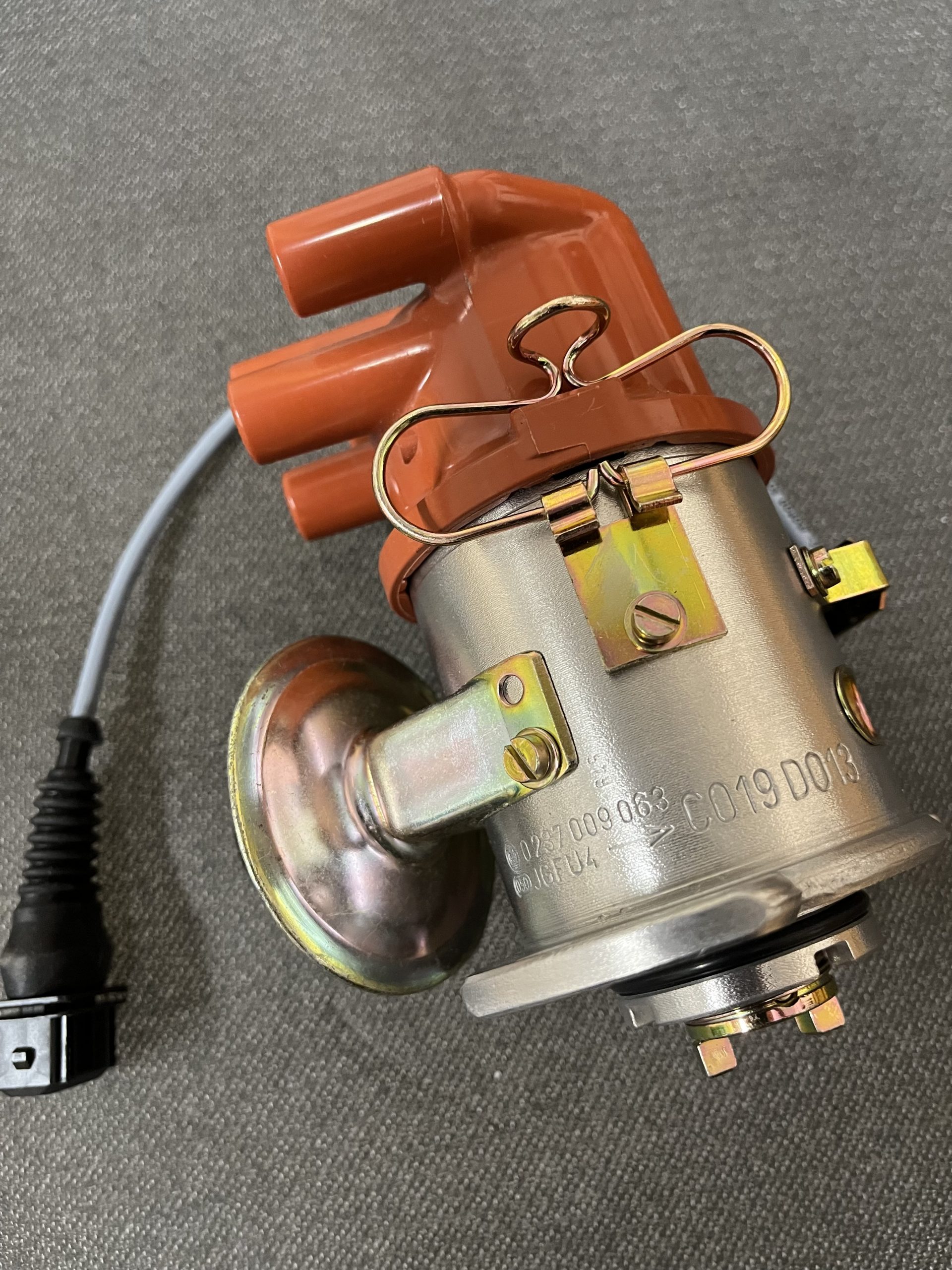 Allumeur bosch 205 GTi 1.6 0237009063 C019D013