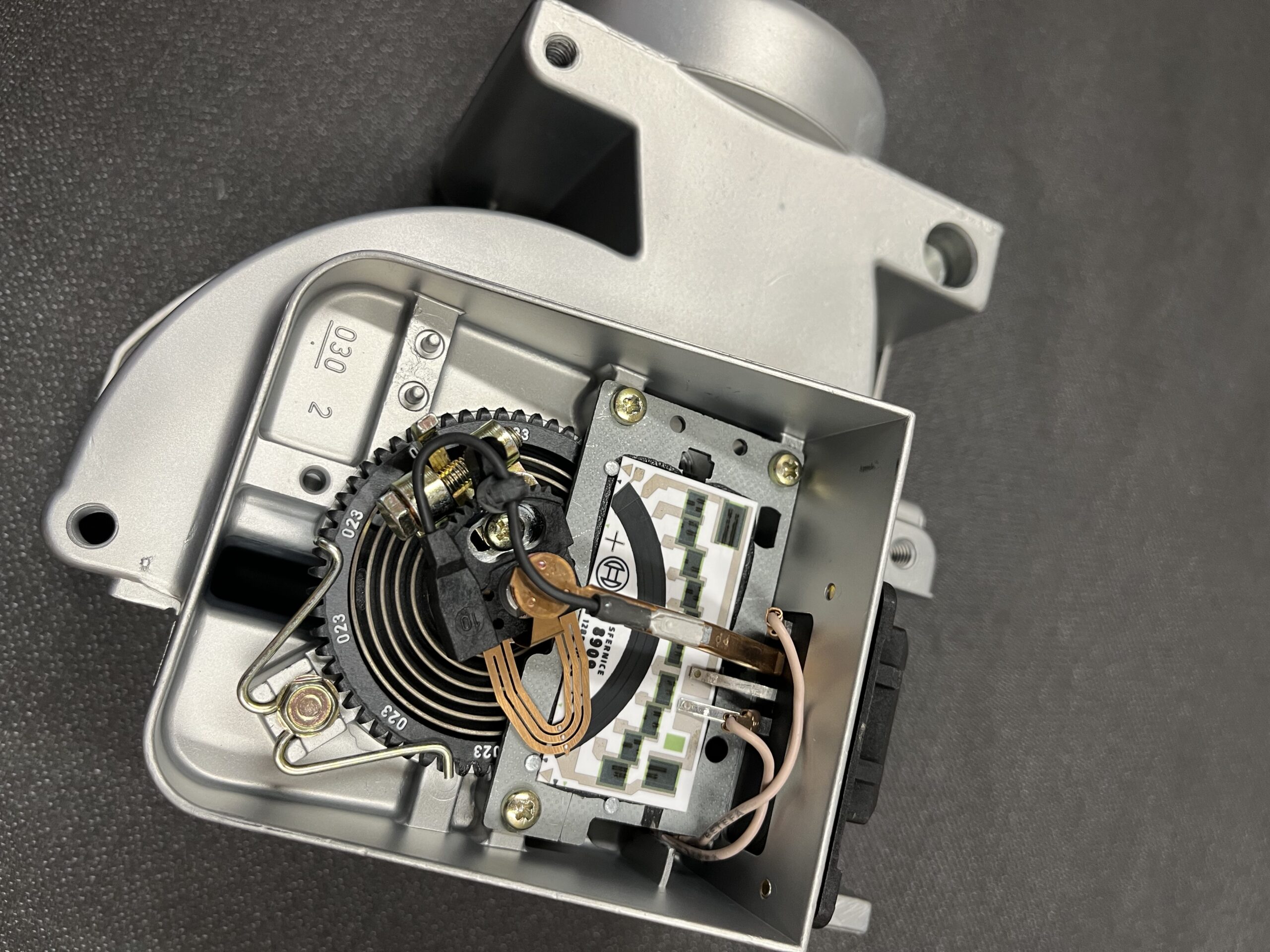 Debitmetre | debimetre | mass air flow | air flow meter | AFM | MAF | luftmengenmesser | luchthoeveelheidsmeter | flussometro aria | medicor de flujo de air |